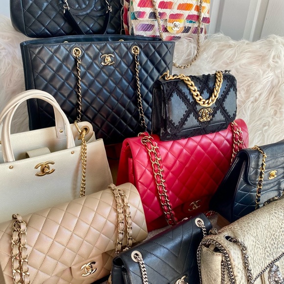 𝐂𝐇𝐀𝐍𝐄𝐋 𝐂𝐎𝐋𝐋𝐄𝐂𝐓𝐈𝐎𝐍 FOR SALE 🥰 - Picture 5 of 5